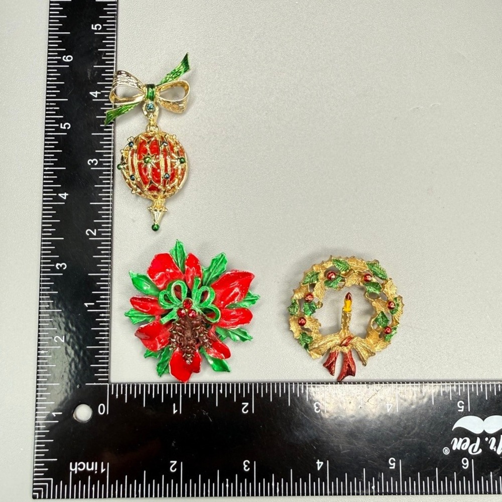 Vintage Christmas Brooch Lot of 3 Poinsettia Wreath Ornament Red Green Gold Tone - Picture 8 of 9